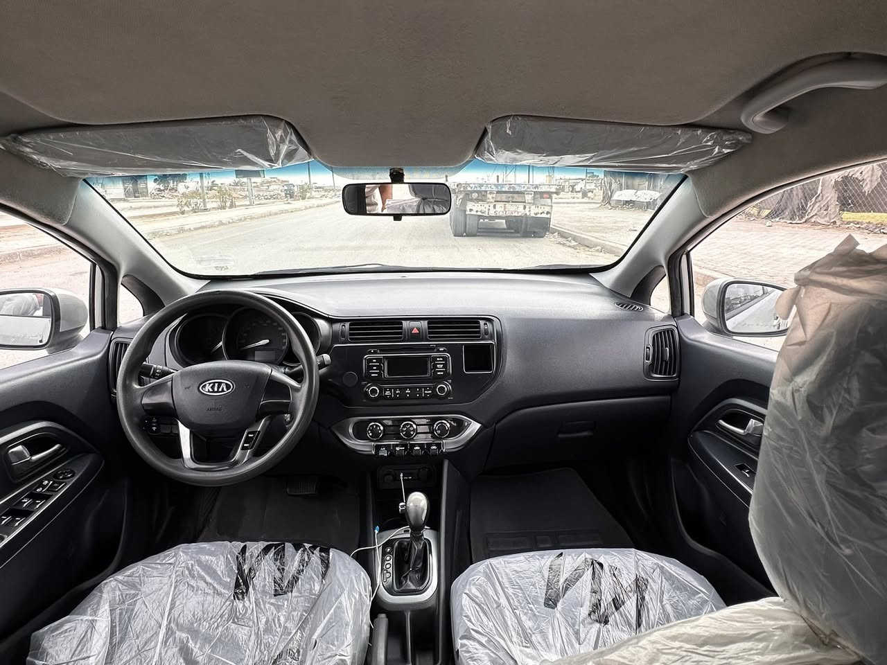 السلام عليكم
كيا ريو موديل 2012 خليجي محرك 1600
السيارة جاهزة من كير محرك تدفئة تبريد كلة جاهز 
كهربائيات السيارة كاملة 
بيهة صفحة السايق مصبوغة اثر شخوط بدون دواخل 
وباب العكس السايق هم مصبوغ اثر شخوط 
السيارة باسمي تحويل ثاني يوم جاهز اي غرامة علية 
السيارة حلوة دواخل نظيفة 
العنوان بغداد تقاطع درويش حي التراث
***********
ابو سجاد
