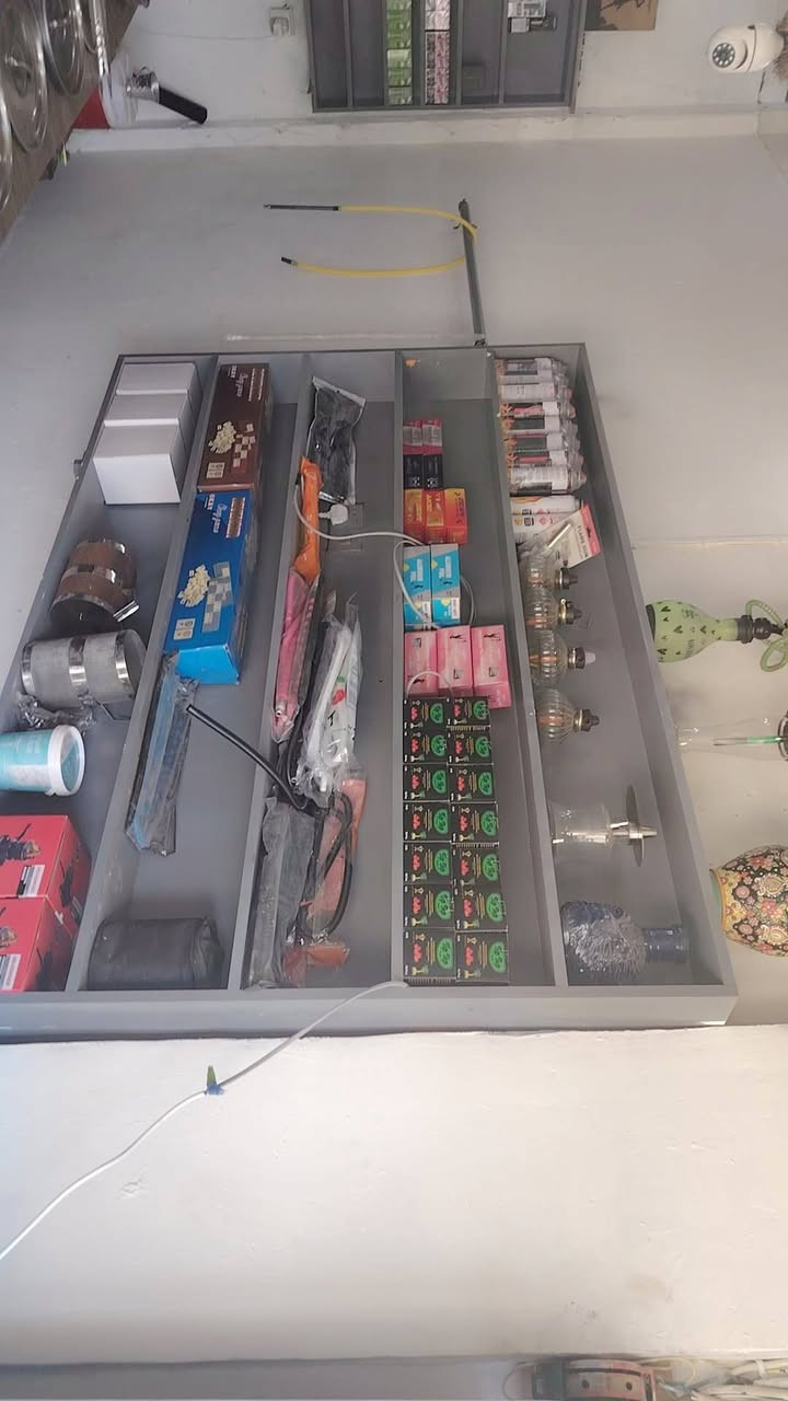 لبيع مستعجل محل نراكيل موقع مميز كامل اي نقص مايحتاج شغل فوال بل محل إيجار رخيص اتصل عل رقم *********** يفهمك تفاصيل باقي سعر مناسب
