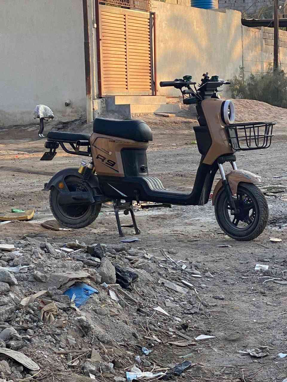السلام عليكم اخوان دراجة R9 مديل 2025 بصمة سويج وكارت دراجة جاهزة من كلشي وحلوة تايرات جدد وعدد البطاريات 5  الدراجة ما متعوبه مال طالب مدرسة بس ما عدا بطاريتين فقط كاعدات السعر 400 وبيها مجال


**إذا كنت صاحب هذا الإعلان وتريد حذفه لأي سبب، رجاءا أرسل رسالة إلى الدعم الفني**
