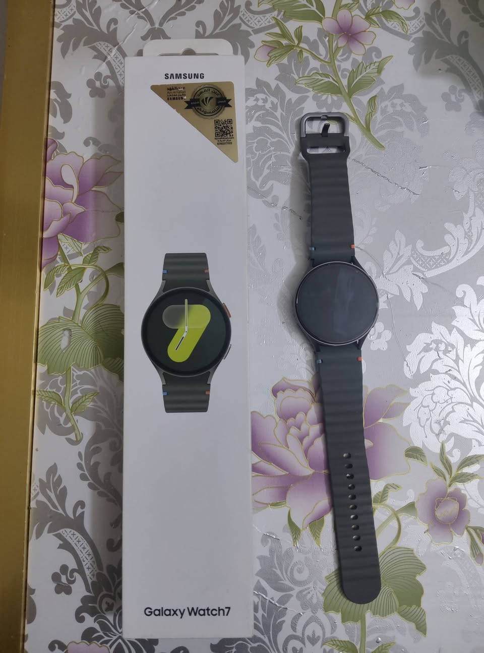 السلام عليكم ورحمة الله وبركاته ساعه  Samsung Galaxy watch 7 44mm للبيع نظافه %100 صارلها 3 اشهر استخدام  والشاشه والحواف بدون قطره شخط وبيها لاصق حمايه للشاشه مع كامل الملحقات والكارتونه بسعر 170 قفللل مكاني بغداد حي الجهاد للتواصل واتس ***********
