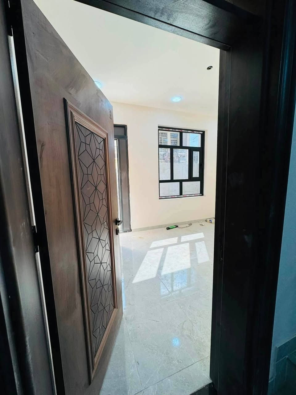 ✨السلام عليكم
🏠#للبيع_بيت 50متر واجهيه 5متر نزال 10متر 

🏗️بناء طابقين 

📍العنوان #بغداد_الدور_البوعيثه

⬅️مجمع السلطان الاول 

🔹يحتوي البيت على

✅غرف منام 2

✅ستقبال-

✅مطبخ-

✅مجمع صحيات 

🔴 ملاحضه البيت جاهز للسكن ✨ 

🔹نوع العقار طابو زراعي سند 25 اقرار محكمه

🔴السعر جدآ مناسب

⬅️ للاستفسار خاص او الاتصال على الرقم  

☎️***********

***********
