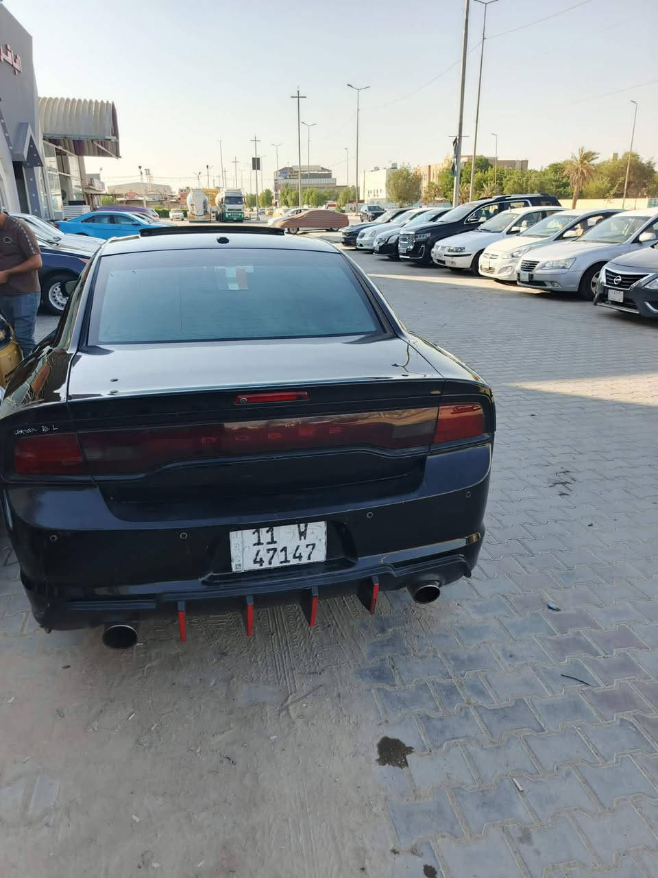 السلام عليكم دوج جارجر موديل 2014 اصل فول مواصفات جديده وجاهزه استخدام شخصي ارتي 5700 بيها ثلاث قطع ونص صبغ بدون دواخل بأسمي رقم بغداد دولي مكاني نجف كوفه سعرها 140 و بيها مجال ترهم مراوس بسياره سبعه راكب اتصل فقط واتساب ***********

