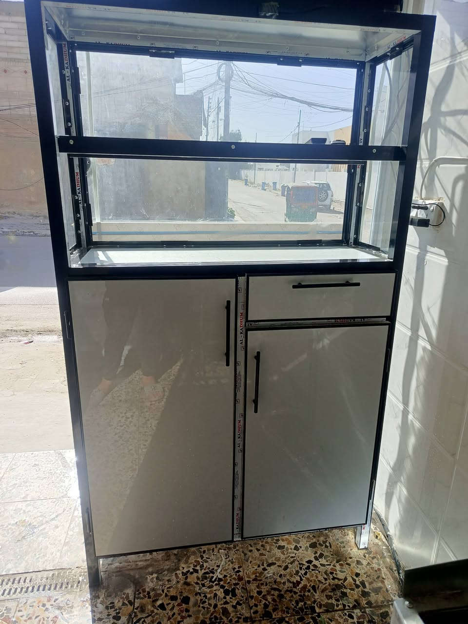 السلام عليكم غراض مطعم للبيع السعر 300 استعمال اقل الشهر الاتصال   ***********
