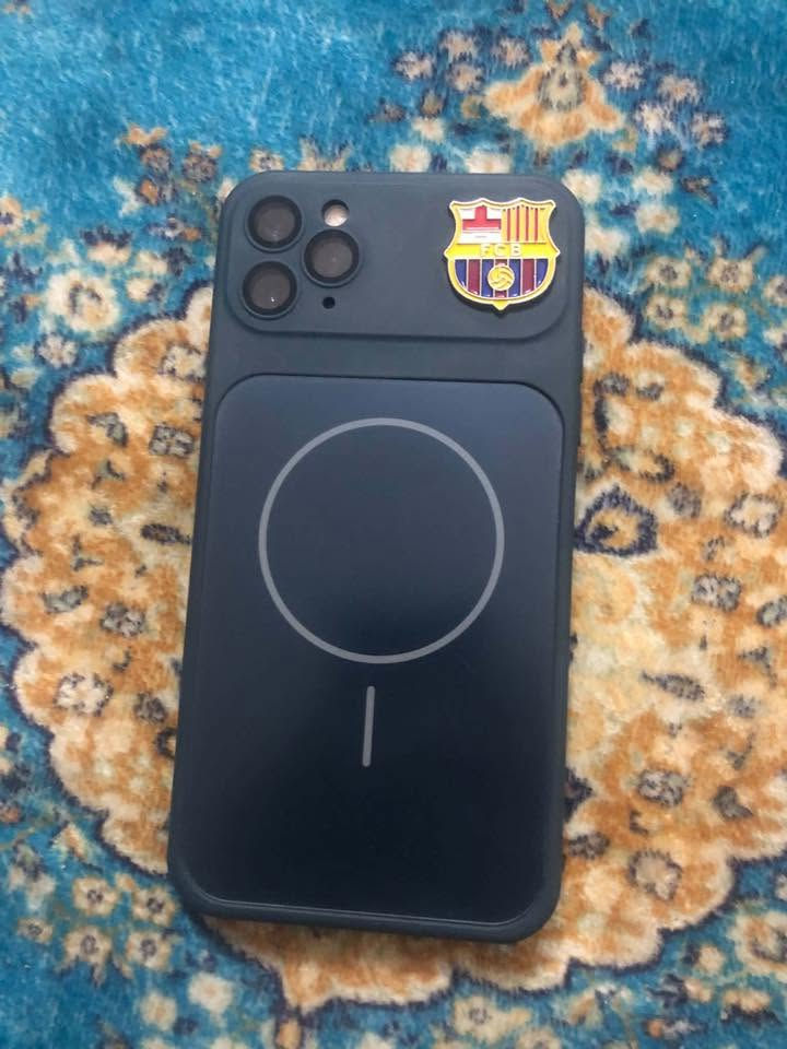 ***********  ❇️سعر ٢٧٥
ايفون ١١ برو ماكس ذاكرة ٢٥٦ ❇️بطارية ١٠٠ 🔋 جديدة وكالة فقط البطارية مبدلة والباقي بلادي شخط مابي فقط الضهر بي كم فطر والشاشة شخط مابيها كامرات فول السعر ٢٧٥ مكاني حلة حي العسكري
