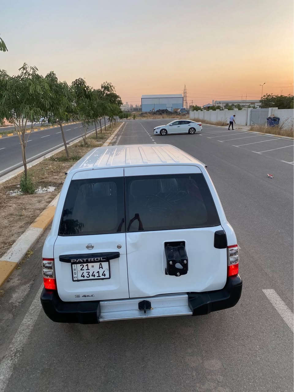 ..نیسان پترول ٢٠٠٢ ناو سپی
به شه رتي حاسيبه ى بغداد. پي برويت بو بةصرة. 
گیرو مەکینەو ئەکسل و دەبل ئەکسل. هەموی بەشەرت. 
بەناوی خومە رەقەمو سەنەوی تا ٢٠٢٩ تازەیە. 
٤ تایەی لوک یابانی لەسەرە. 
تەنها ٣ شوین کارتی هەیە. 
١٣٠ گەلا. سیارەکە نمونەیە. لە جوانی. ٥ سالە لای خومە. 
***********…
***********…

…..نيسان بترول 2002 محسن داخل ابيض 
ابشرط اتروح للبصرة. 
4 تايرات لوك. 
كير محرك لوك. اكسل. دبل كلة ابشرط. 
رقمو سنوية كلة جديد بسمي السيارة.
السعر 130 ورقة. 
***********….
***********… كالار, السليمانية
