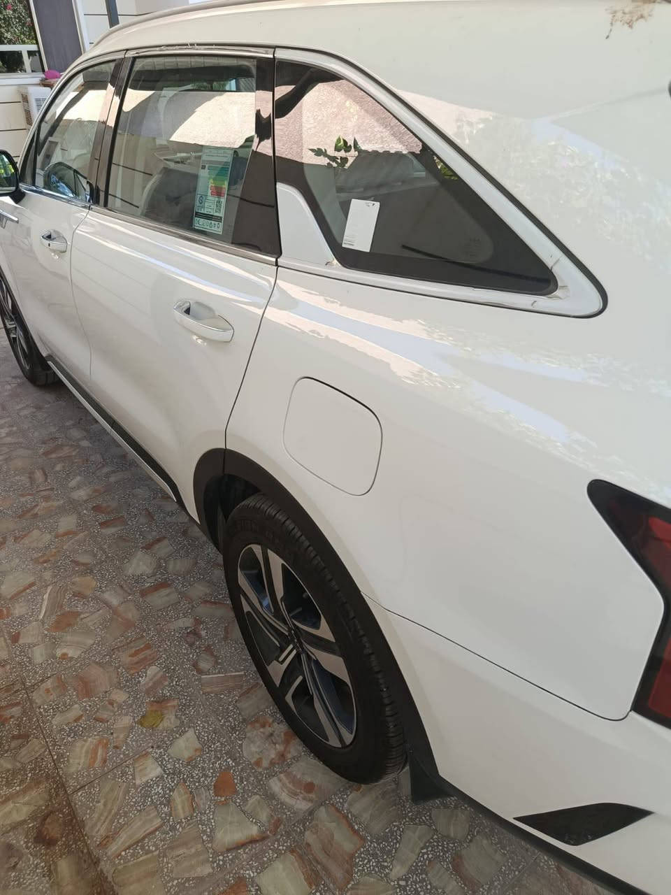 ​🚗 كيا سورنتو 2022 خليجي (6 سلندر) للبيع 🚗
المواصفات الأساسية:
​الموديل: 2022.
​الرقم: أربيل الجديد.
​المحرك: 6 سلندر V6 (المرغوب بالقوة والعزم).
​الحجم: 7 راكب (عائلية واسعة).
​السقف: قمارة حديد.
​شاشة جبيرة أصلية.
​بصمة تشغيل وبصمة أبواب.
​جنطة كهرباء.
​دوشمة جديدة ومرتبة بالكامل.
​وباقي المواصفات المعروفة لهذه الفئة.
​السيارة مكفولة كفالة عامة (عدا وجود تعديل بارد حيز "شبر" في الجاملغ الخلفي الأيمن فقط، الباقي كله بشرط النظافة).
# مكان السيارة بغداد
​📞 للتواصل والاستفسار عن السعر:
​مراسلة خاص
​أو الاتصال على الرقم: ***********
