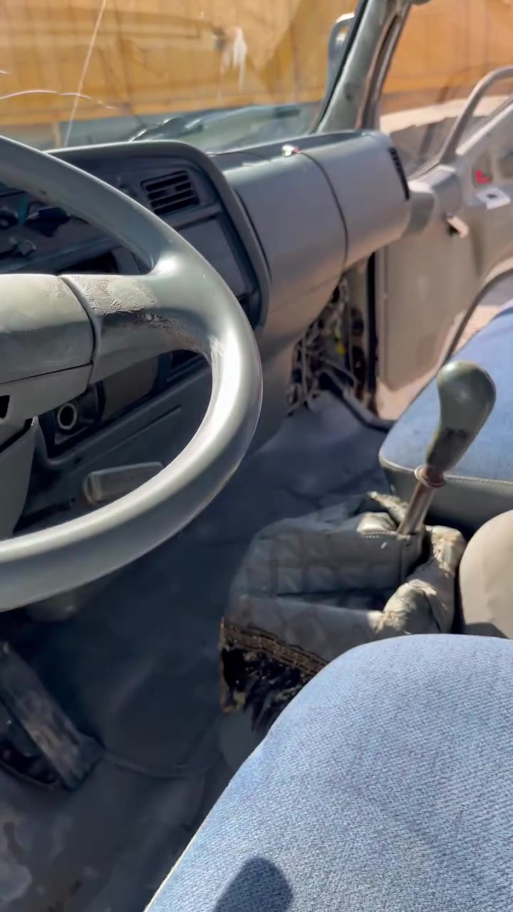 كنتر بزون موديل 2003 للبيع
مكفول شرط المحرك والكير والشاصي واكسلات من كلشي مكفول 
ماعده طخه بالتكمه عكس السايق 

***********
