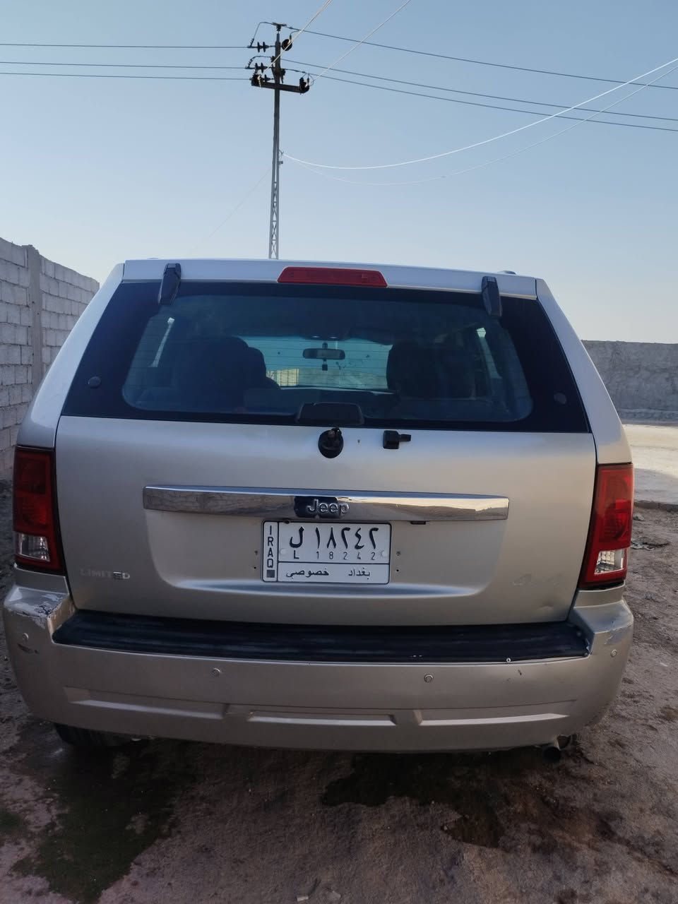 السلام عليكم
جيب شيروكي 2008

سياره حادثه بس جاملغ بجه الصدر 

محرك وكير حلوات كير مابيهن شي 

محرك 3700 لبلادي 

تبريد ثلج خير من الله 

تخم تأير حداديه فول مابيه شي منضومه زنون بيه 
رايده 90 وبيه مجال قليل

مكاني الحله شارع اربعين 

***********
