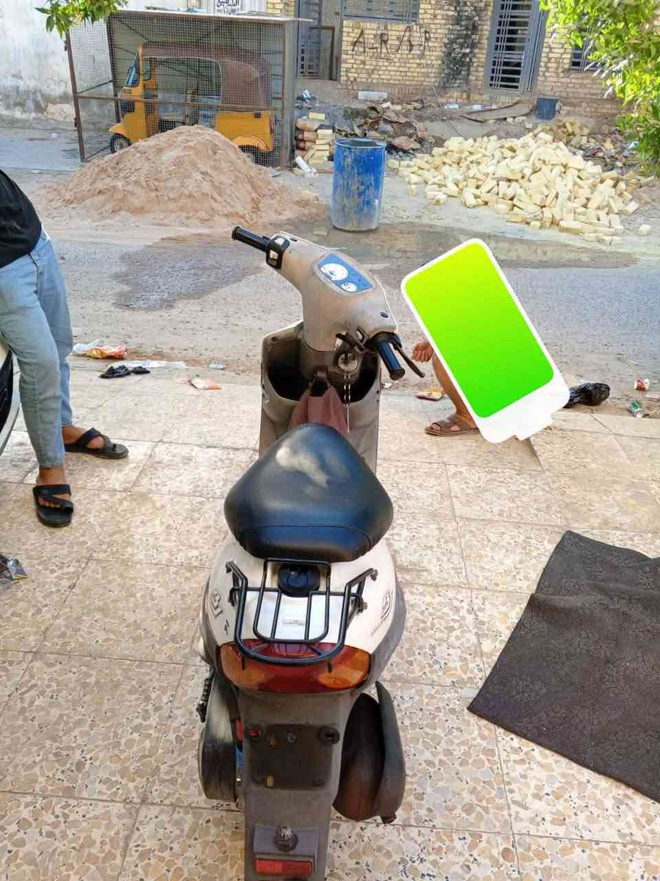 سلام عليكم شباب 
دراجه صاله يومين طالعه من وكيل 
مراوس ب فله فقط 
هاذه رقم راعيه 

***********
مو لبيع مراوس فقط
