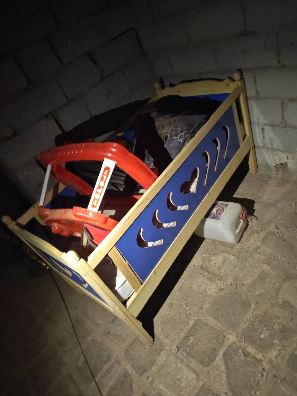 غراض منزلية للبيع كلهن جديد استخدام قليل اليريد يراسلني واتساب او تصال غير متواجد عالفيس عنوان كربلاء ***********
