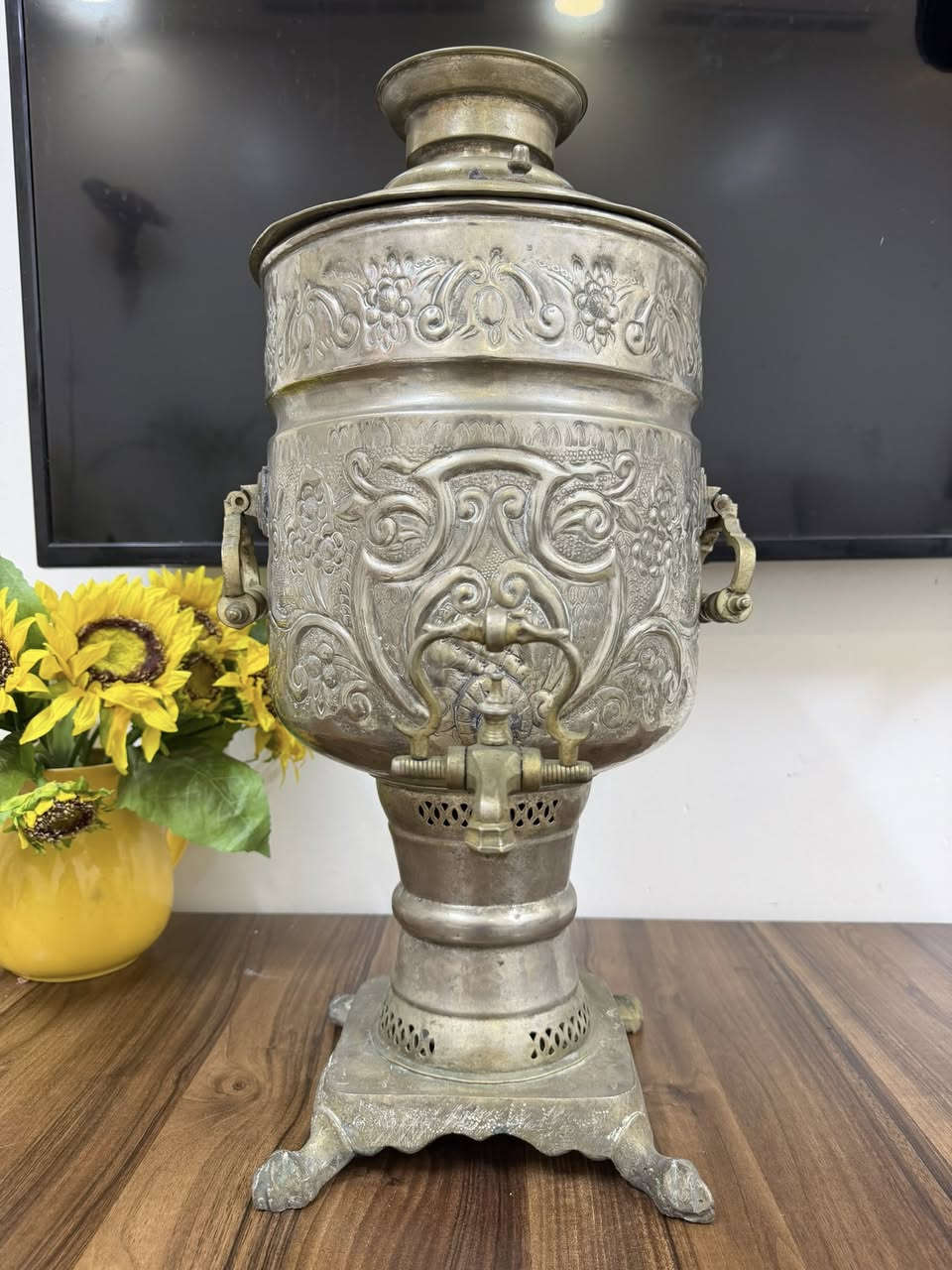 قطعة مميزة وعمالقه شوفو الصوره وجمال السماور بالنقوش البارزه والزخارف
اخوان السعر عالخاص


**إذا كنت صاحب هذا الإعلان وتريد حذفه لأي سبب، رجاءا أرسل رسالة إلى الدعم الفني**