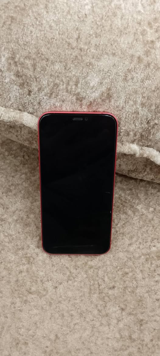 سلام عليكم ايفون 12 عادي ذاكره 128 بطاريه 93 لون احمر شرق أوسط نموذج M  بس فيس إيدي واكف موقع بغداد العبيدي رقم واتساب(***********)  متواجد السعر (300)
