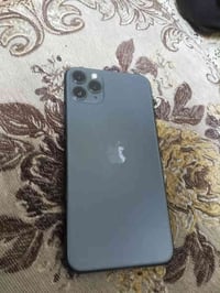 ايفون 11برو ماكس مكفول  ذاكره 256 بطاريه 78 السعر 375 وبي مجال قليل 07...