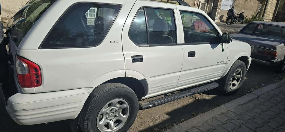 ازوزه اريدوا ياباني
موديل ٢٠٠٠
٦ سلند 
المحرك ٣٠٠٠
تبريد شغال 
كير ومحرك نظيف 
اوتماتيك - ٤ كير
 تاير زوج خلفي جديد
السنوية باسمي 
رقم انكليزي 
السعر  ٦٥ ورقة وبيه مجال

فقط بيه 
طوافه تقرأ عكس بسبب الشد غلط
وماصده جهة السايق مكسوره

***********
***********
