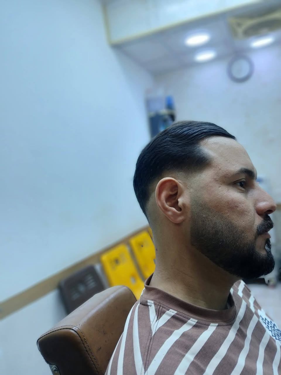 علاج تساقط شعر
ومتور بكج عنايه بلبشره 
متكون من ماسك وخلطه وصابونه تبيض 
سعر البكجين ٢٠الف وتوصيل مجاني لكل العزيزيه 
***********
والخاص مفتوح 
صالون حلاقه مؤيد 
ابو عبدالله
