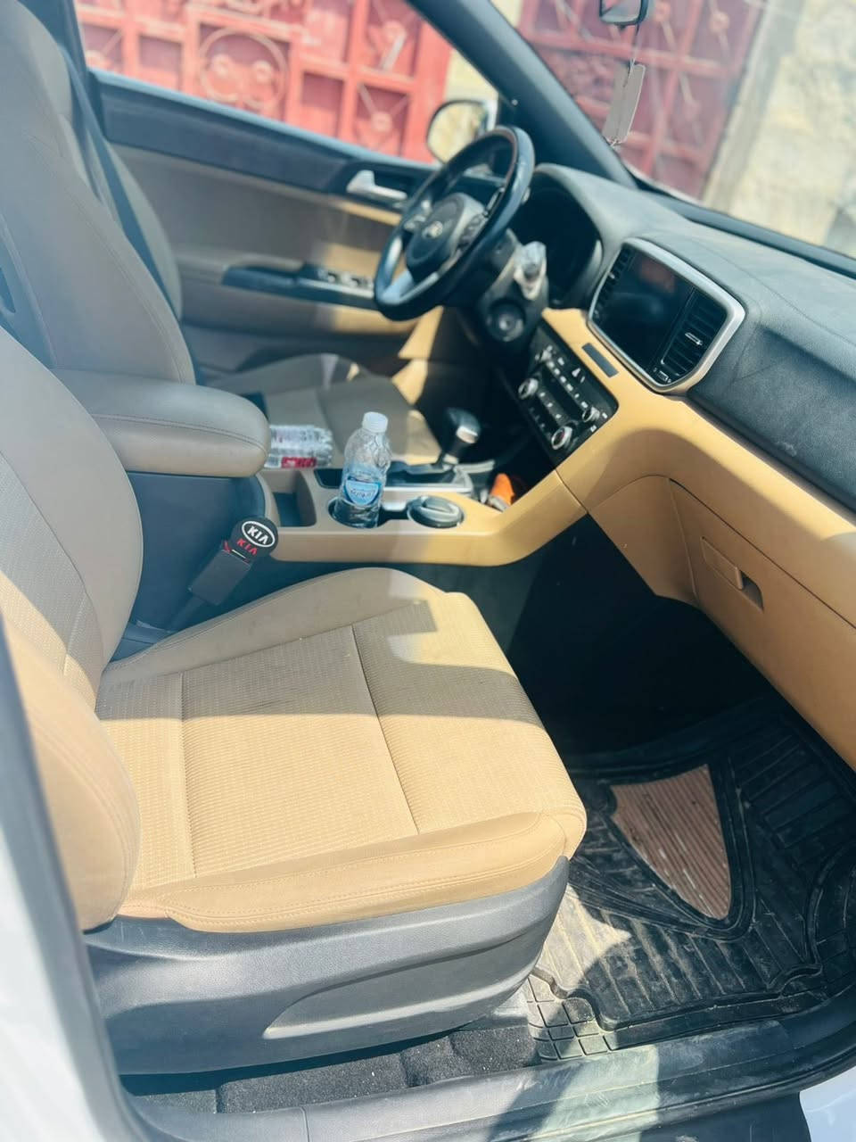 السلام عليكم اخوان
سبورتج 2021 خليجي 

مكينه 2000دوش مكفوله 

كير تبريد صدر كله كفاله 

ماشيه90

مواصفات عاديه 

شاشه بلاديه كاربلي 

3وضعيات قياده 

حساسات خلفيه 

داخل اسود وحمصي 

اشاير بالمري 

مري شفط 

5ويل كب 

السيارة بيها بارد ب الجاملق  وكلشي واضح بالسونار 

رقم بغداد بسمي رقم الماني

عارضها215 وبيها مجال للطيبين 

مكاني ديالى خان بني سعد مامتواجد ع الفيس***********
