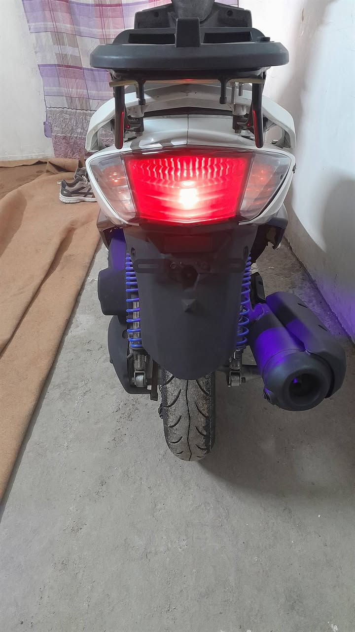 سكنس فحل دراجه برغي ماعوزها كهربائيات كلها شغاله نكره سلف دراجه احله من الصور 
السعر ٧٠٠ ***********

