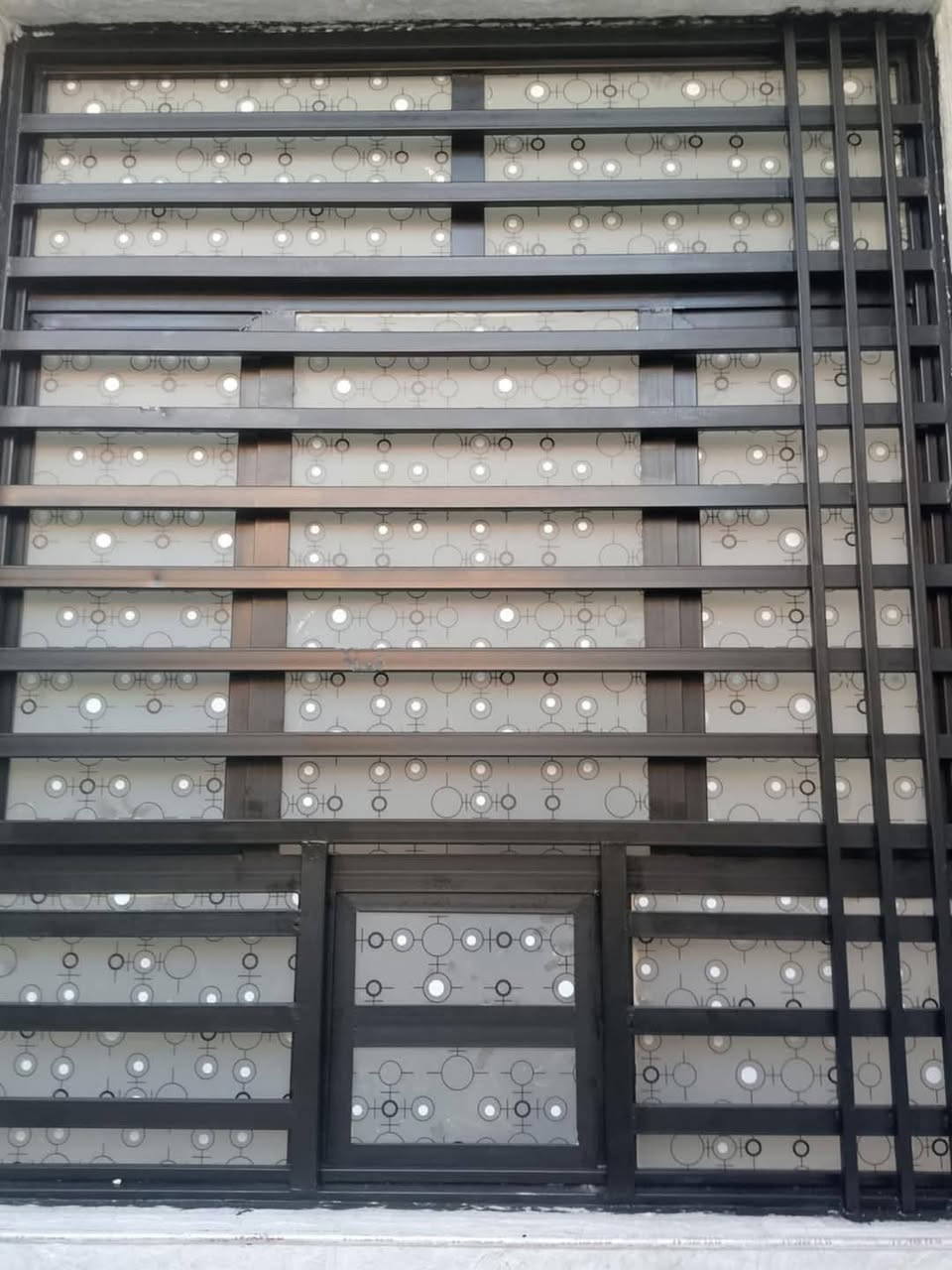 السلام عليكم تعهدات الشيباني لزجاج والمريا تركيب كافة انواع زجاج المنازل _حي النداء شارع مجمع بيتي قرب قصابية الميالي
*********** @إشارة
