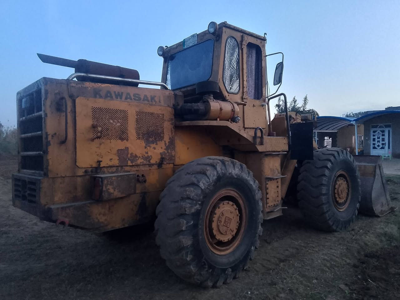 السلام عليكم شفل للبيع كاوسكي موديل 84 كير ومحرك مكفولات جاهز إلى العمل الاستفسار على هاذا الرقم ***********
