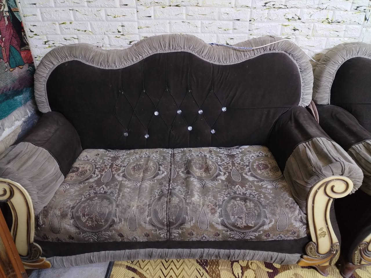 السلام عليكم تخم 5 مقاعد للبيع مكانه كربلاء سعره ٣٠٠ للاستفسار ***********
