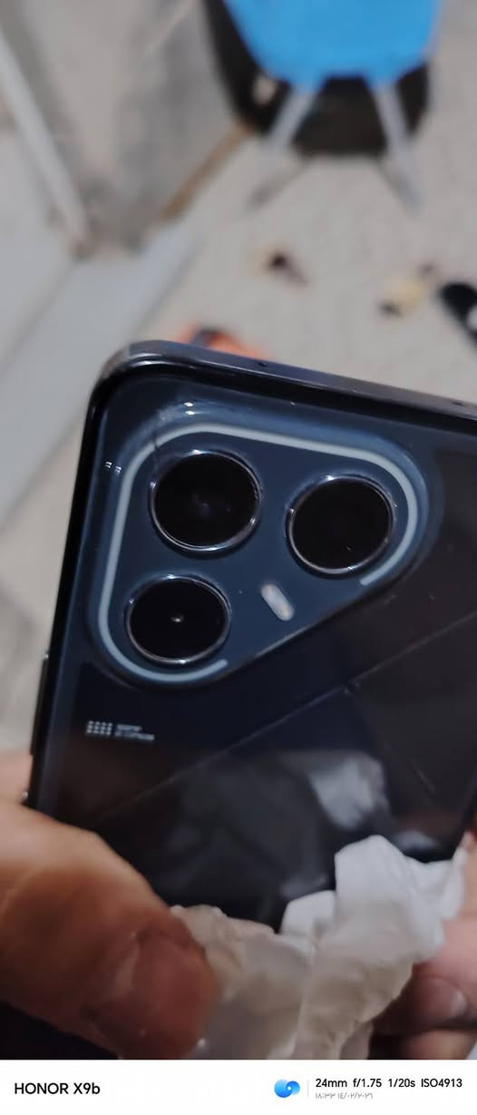 اخوان تكنو بوفا 7 الترا نسخة 12+12 معالج دايمنستي 8350 ببجي 120 فريم وكل الالعاب بس ال
بس الخط بي مشكلة ميشتغل وبي هذا الخدش الزغير
للبيع 240 وبي مجال او مراوس


**إذا كنت صاحب هذا الإعلان وتريد حذفه لأي سبب، رجاءا أرسل رسالة إلى الدعم الفني**