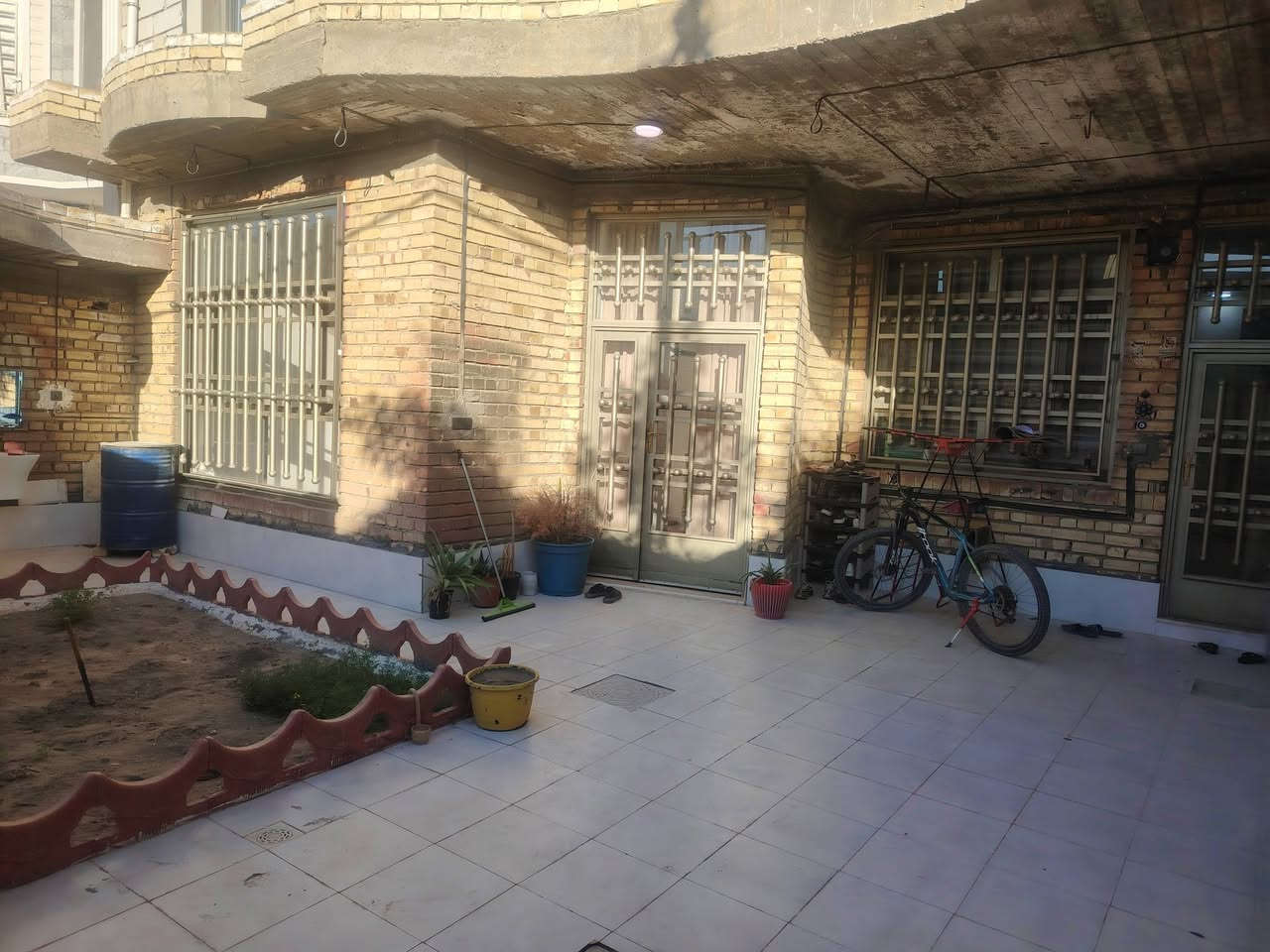 منزل للبيع مساحة 220m في محافظة كربلاء قضاء الهندية /ام الهوه الجديدة مقابل شارع باشا
داخل شارع حسينية اهل البيت
بناء حديث يحتوي على 5 غرف 2 بالطابق الأول و3 بالطابق الثاني ومطبخ واستقبال وصالة واسعة وسط منزل واربع حمامات 2 بالطابق ثاني و1 بالطابق الأول و1 بالطارمة

 للتواصل على هذا الرقم
***********
السعر خاص
