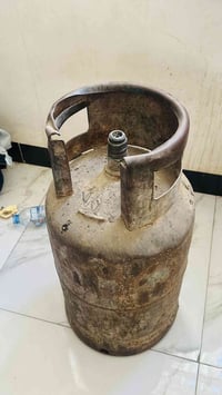 دبه غاز للبييع فارغه  سعرها 85  مكاني الدوره كفاءات الصحه  07823690576