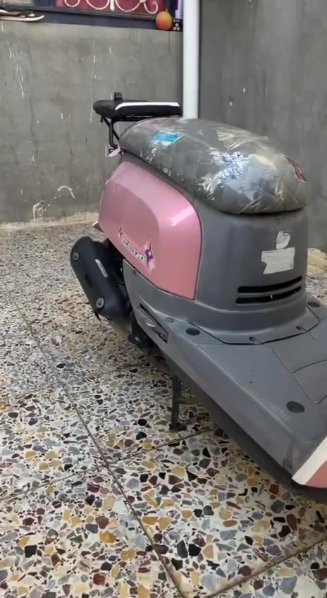 السلام عليكم دراجه ماكس بوليس كابريتر دراجه كفاله المكينه مالتها ما مفتوحه بعدها بلاد صارلها 5اشهر طالعه من الرمبه بس الكفرات شوي مشخطات مو كلش جدد السعر مليون و100 وبيها مجال لل شراي ***********
