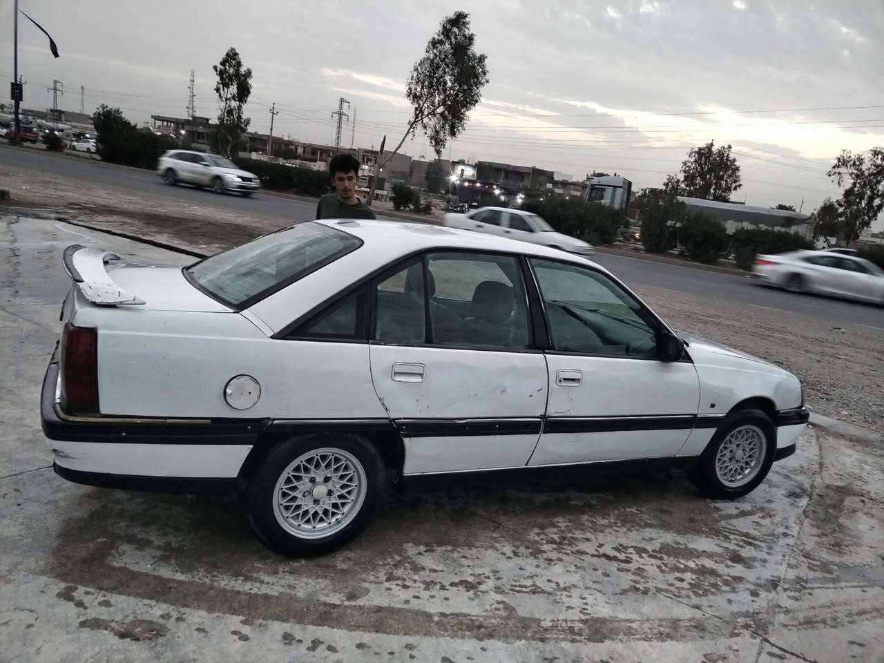 سلام عليكم سياره اوبل اوميكه حجم 24 بيلاد موديل 93 سياره بدون ضرر بدون خياص بدون سبغ كير محرك ابشرط كهرباء كول يشتغل سياره نضيفه جدن سعره 22 رقم كركوك مشروع وطني تحويل موباشر شراي خابر *********** مكان كركوك داقوق
