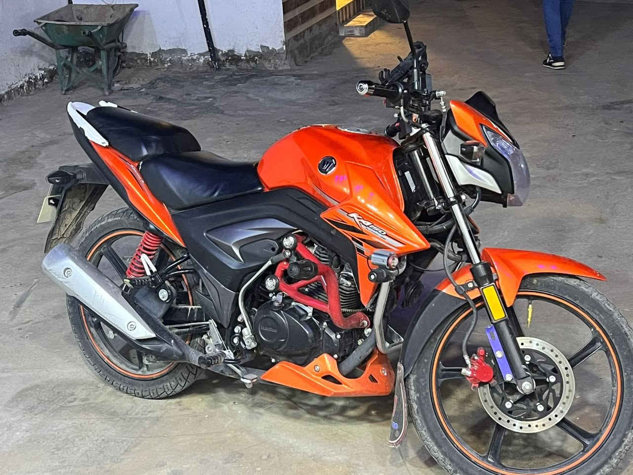 السلام عليكم دراجة هاوجي للبيع موديل ٢٣ جديد مسجل و كامل السعر اتصل و بيك خير و دلل *********** واتساب موجود
