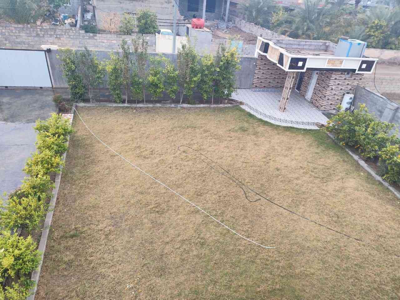 السلام عليكم بيت للبيع بناء حديث مساحه الكليه 1000 متر طابو زراعي 3غرف نوم استقبال مطبخ داخلي وخارجي حمام داخلي وخارجي حديقه اماميه وخلفيه العنون الشهابي اطرف الفلوجه قرب معمل سمنت ومجمع الماسه خدمات ماء كهرباء مولد مدرسه مركز صحي السعر وتفاصيل اكثر ***********
