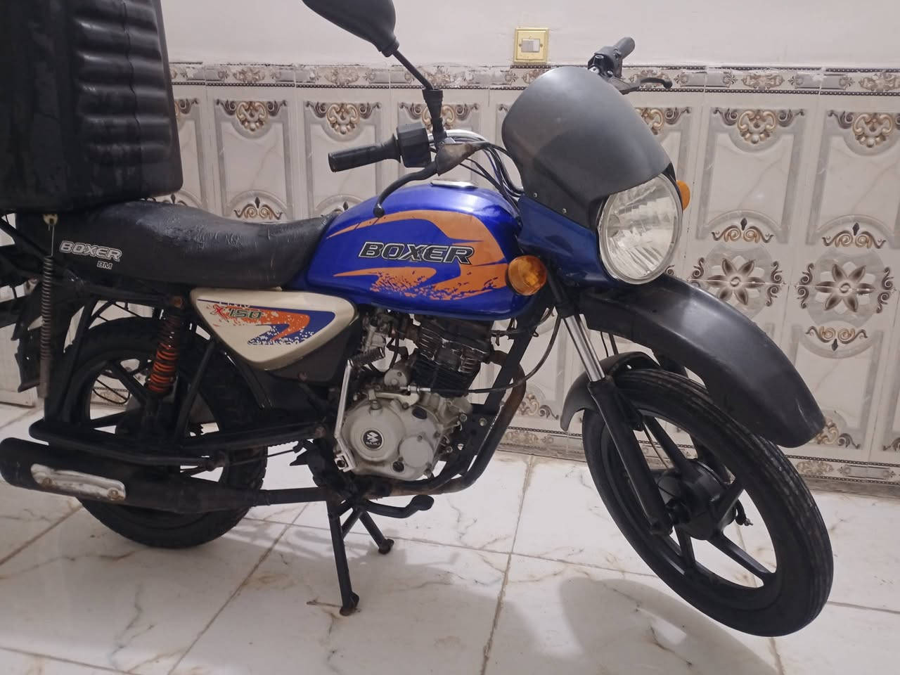 بوكسر للبيع مكان بغداد كفاءه العامه السعر 650.   موديل 21.     ***********
