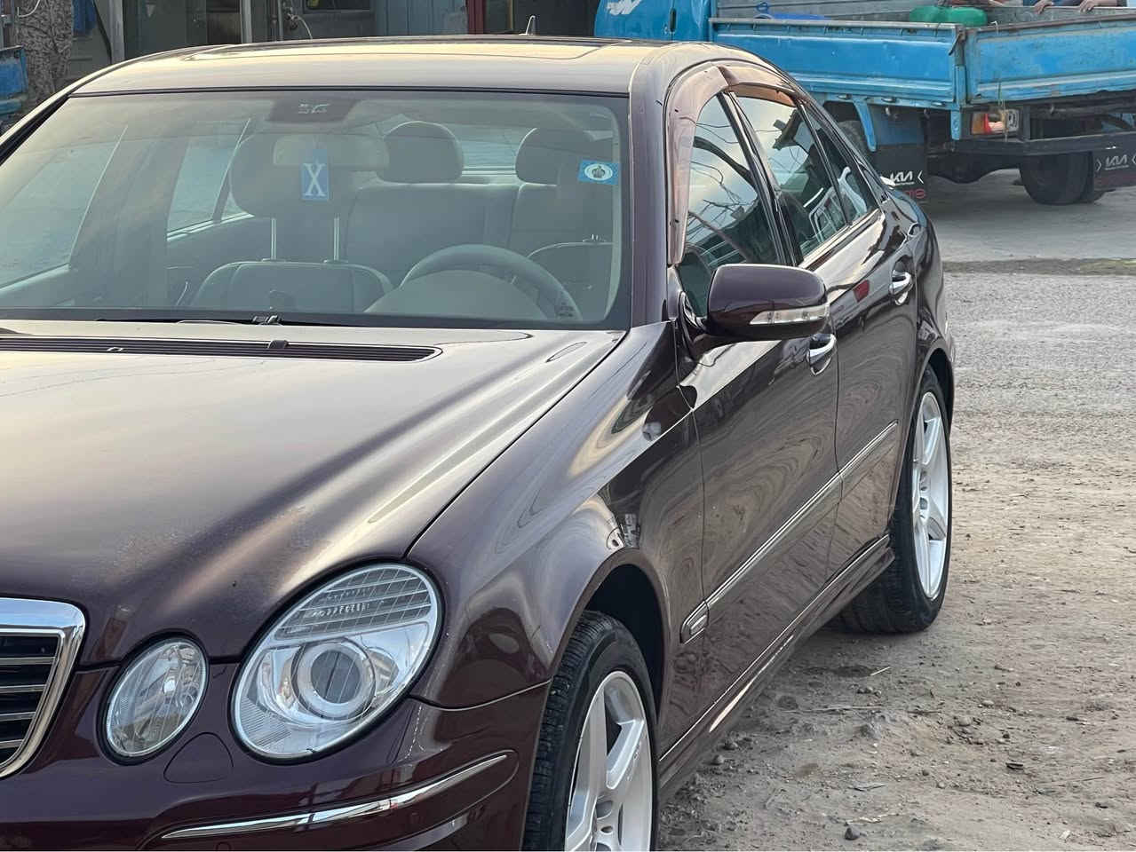 مارسيدس 
حجمE350
211   موديل 2007
كير ومكينة ومجموعة خلفيه كلها مبدل جديد وارد يابان مع التفرعات 
تخم تاير وباتري جديد
سيارة صارف عليها كلش. هواوي وبالعافيه على اليخذها
تبريد منضومة جديدة سيارة بس دعاميات صبغ
بيها جراد براس البنيد 
بردات جانبية بلادي 
بردة خلفية 
ترحيب
زنونو جديد عالي ناصي
مكان السيارة بغداد 
للاستفسار 
***********
السعر 135 بغداد, العراق
