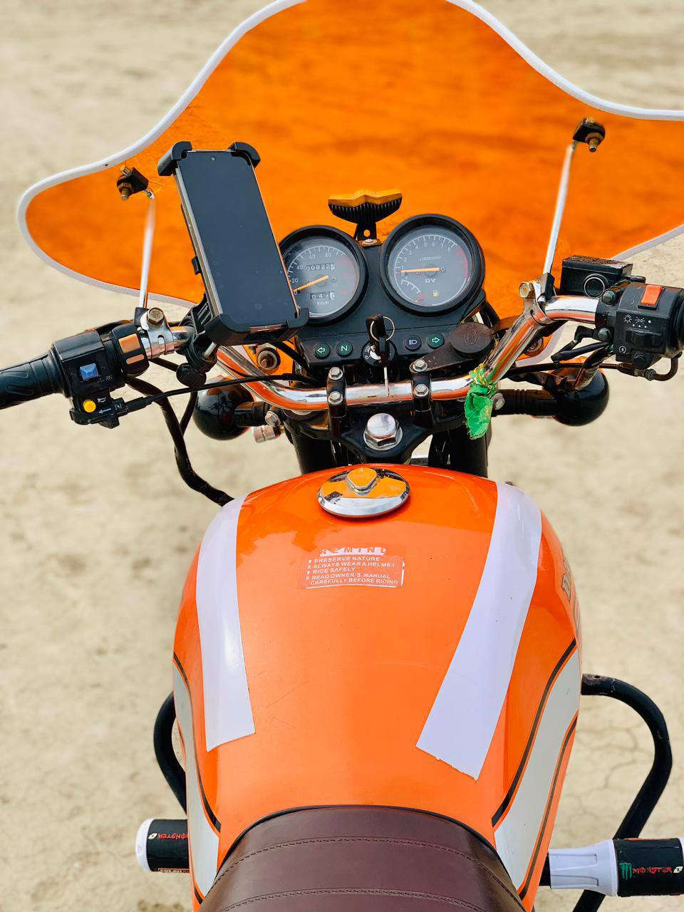 يا الله السلام عليكم دايون للبيع موديل 23اوراق سكنر محرك 200 كتابه حمره سويج سجينه كهربائيات كله شغاله سلف هندر مكفوله كفاله عامه من اي شي دراجه جديده لون مميز رزانه فول نهظه فول اي نقص ما بيه السعر 1250 وبيه مجال اتصل ع رقم وبيك خير وتدلل ***********
