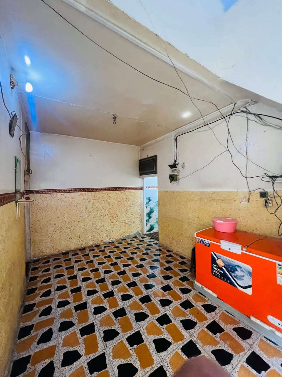 المساحه 110 متر طابو زراعي سند 25
الموقع📍حله العبوديه حي الرضا قرب  على شارع العام 
يحتوي على 3 غرف  نوم وصاله ومطبخ وكلدور ومجمع صحيات 
عرض شارع 8 متر
عرض 7 متر
نزال 20 متر

‭0771 733 8532‬
