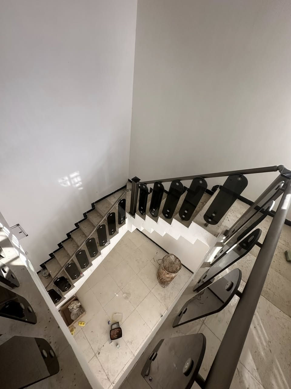 يالله
حي الأساتذه 

السلام عليكم 

دارين للبيع يباع واحد أو اثنينهم 

المساحه 100م طابو زراعي 

بناء 2025

يعني بالباكيت جديدددددد

استوه طالع الاسطه منعنده 
ومشروع مجاري الحله بالباب يعني متعب روحك ماء كهرباء تبليط مدارس مستوصف 
يحتوي كل منهم غرفتين استقبال مفتوح ع الكليدور 

مطبخ صحيات داخليه وخارجيه 

حتى السخان والماطور شاديهن

كما موضح بالصور 

استفسار اكثر ***********
