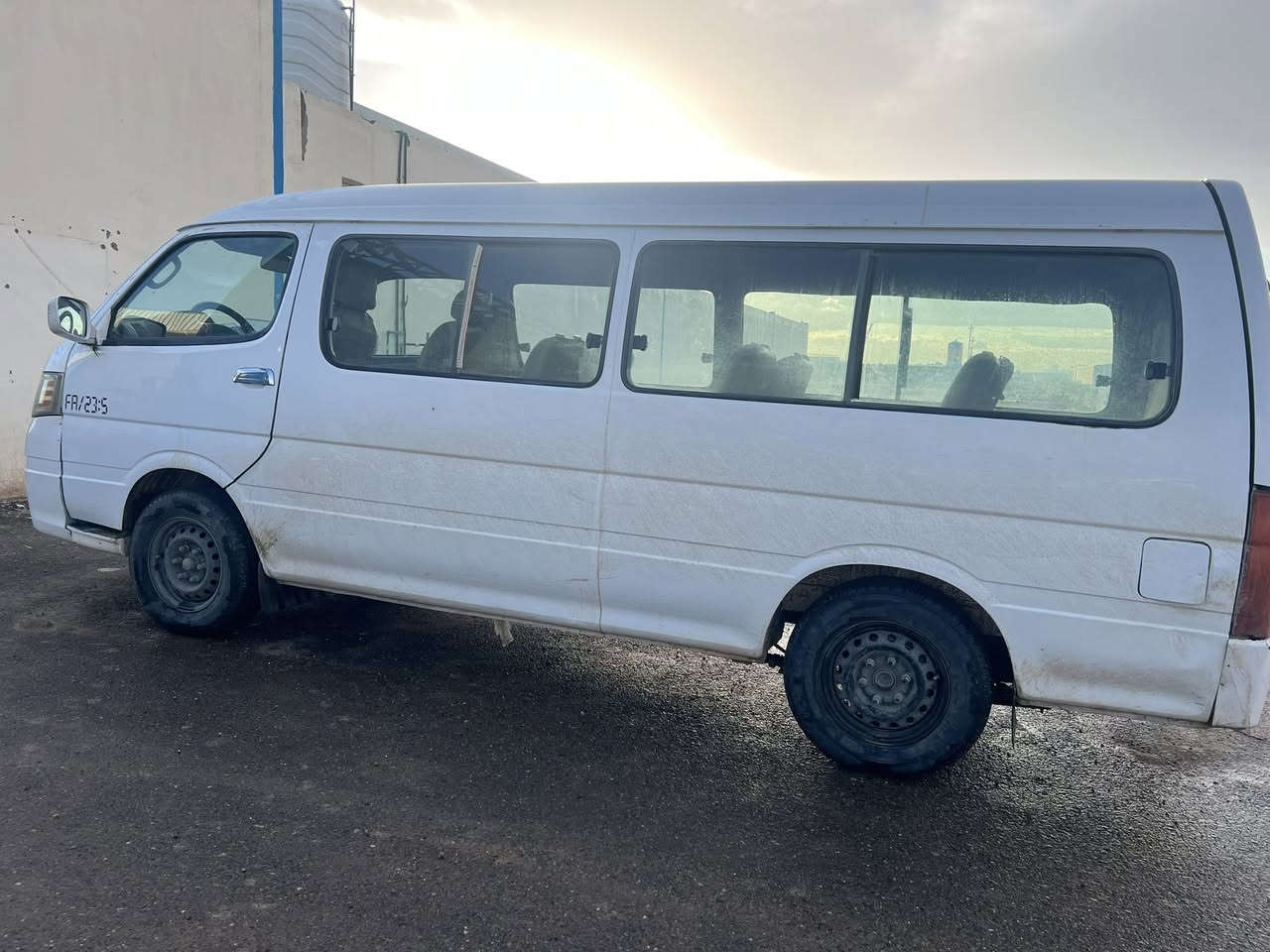 سلام عليكم جنبي فتون موديل 2014 مكفوله كفاله عامه سعر 80 وبيها مجال تواصل ع رقم ***********
