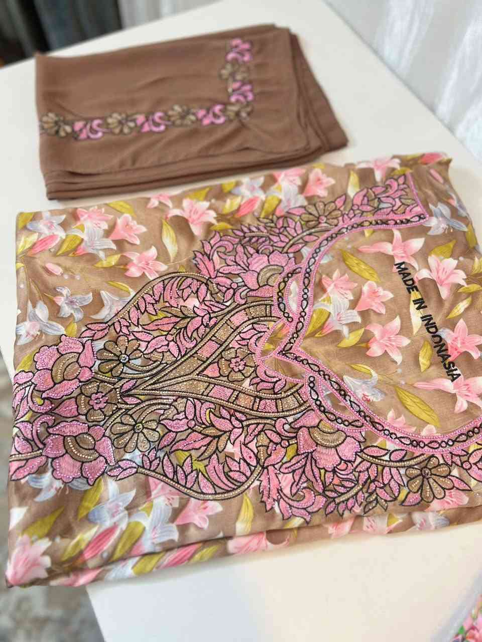 مخور 4 امتار ممخيط مع الشال سعره 27 الف قماش حرير إيطالي توصيل 3 جميع المحافظات


**إذا كنت صاحب هذا الإعلان وتريد حذفه لأي سبب، رجاءا أرسل رسالة إلى الدعم الفني**