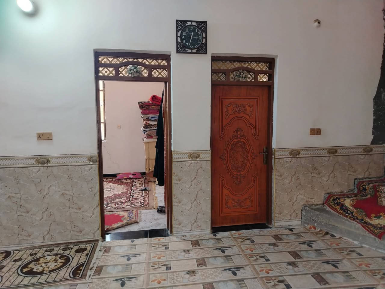 السلام عليكم
اخوان بيت لبيع قرب المدرسه الأمامين لبنين

يكون من ديوانيه 5x10  + وصاله 6x10 + مطبخ 4x5 غرفتين 4x5

صحيات خارجي 4 أمتار + حمام داخلي+ مساحه البيت 200 متر 

لستفسار على التفاصيل تصال على هذه الرقم

***********
