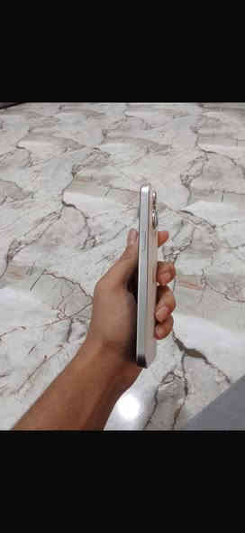 السلام عليكم  أيفون 15برو ماكس بطاريه 98 دورات شحن 196 جهاز ماستر لا مفتوح ولا مصلح غراضه كامله ويا حافضه ولسكه وراسيه اصليه مكاني بغداد تاجي ***********
