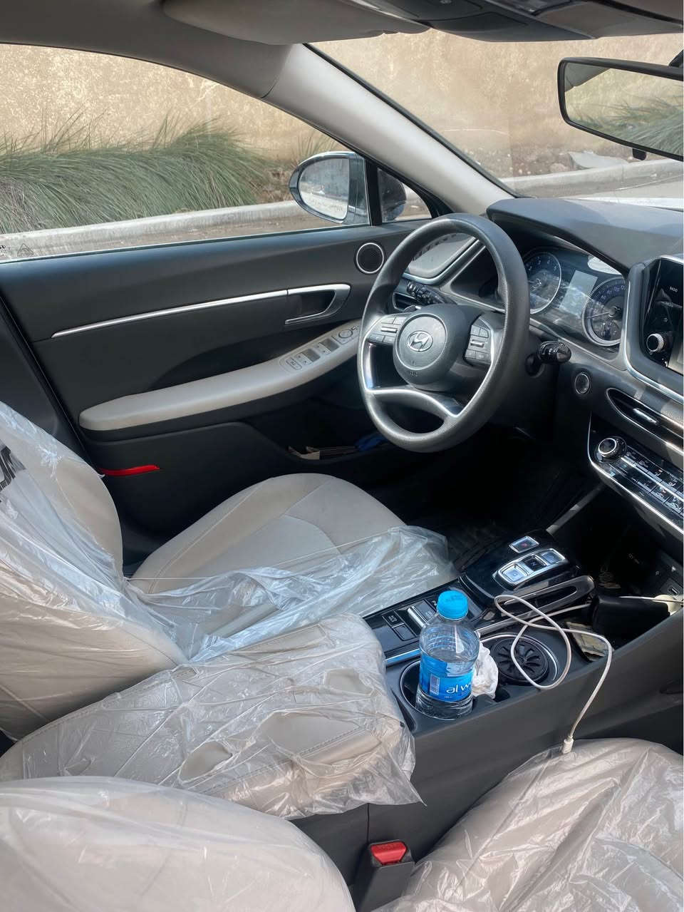 سلام عليكم 
سوناتا خليجي
موديل 23
[ بصمه تشغيل +بصمه ابواب +تشغيل عن بعد  ]
خمس انضمة قياده 
سايد بريك بصمه 
[كشن  - كهرباء -تدفئة]
شاشه  كبيره 
رادار( امامي_ خلفي _جانبي )
تحديد مسار 
رقمها بغداد
مكاني بابل حله
*********** حلة, بابل
