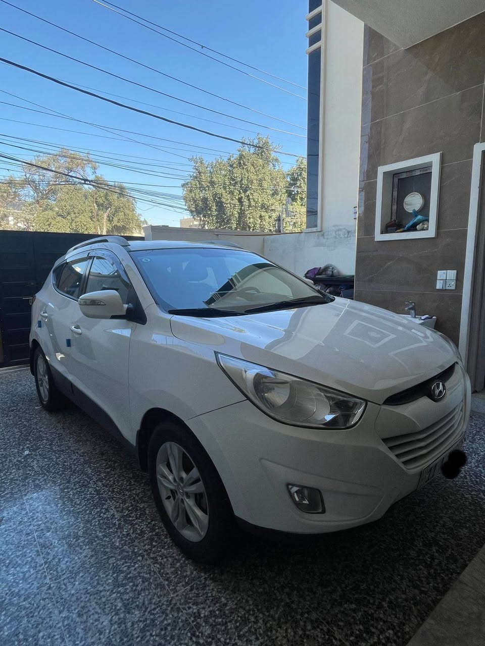 للبيع توسان موديل 2013 وارد خليجي
السياره جديده وجاهزه محرك وكير كفاله ماشيه 94 تبريد ثلج تخم تاير جديد 

رقم بغداد الجديد بأسمي تحويل مباشر 

بيها صبغ قطعتين جاملغ وباب السائق بدون دواخل باقي السياره كفاله 

 السعر 143 وبيها مجال 

للأستفسار ***********

عنوان بغداد
