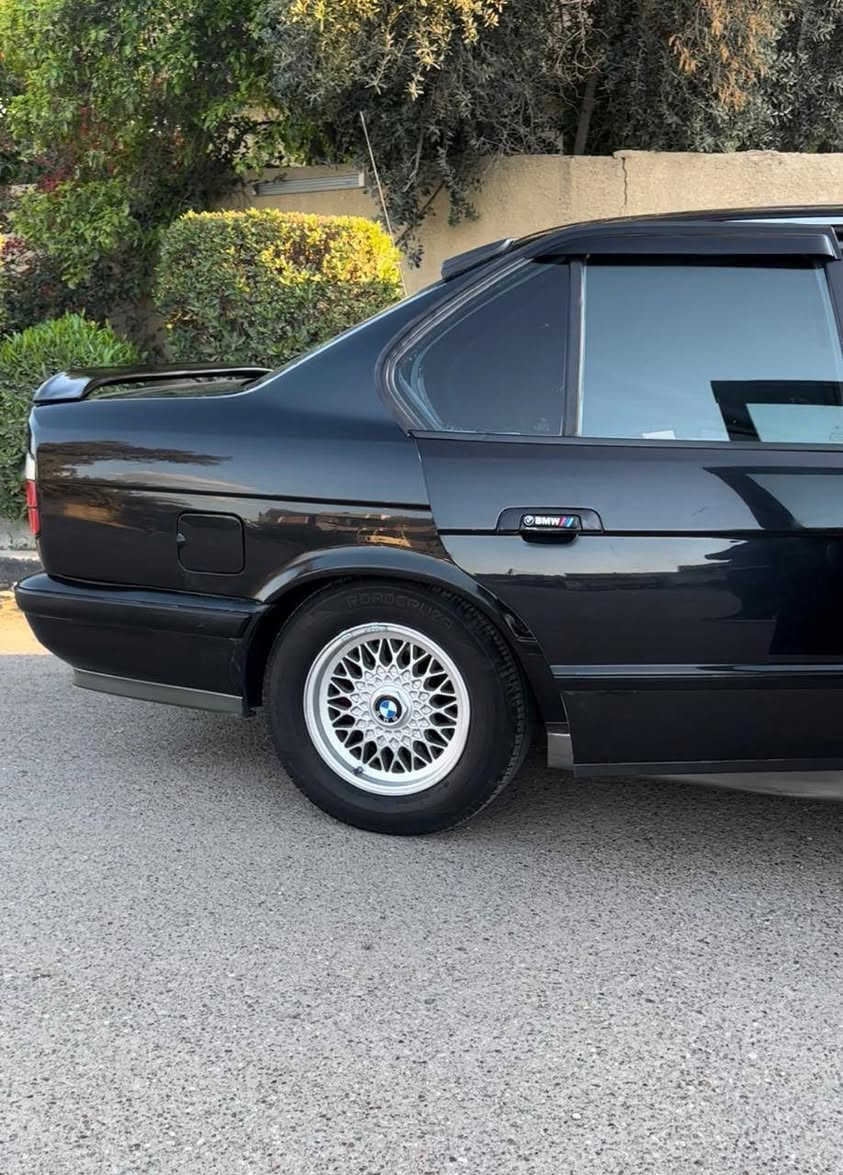 السلام عليكم  
شباب السياره للبيعBMW 525  مسكر فانوس🥇 صبغ جماليه بدون ضربه 
 محرك كير اكسل  🆕 كفاله
حداديه جديده
 تبريد شغال 
كهربائيات كلهه شغاله 
تخم تاير بلجيس 
3دعاميه إماميه M✅

4دعاميه خلفيه M✅

5لايت زينون الناصي ثلجي ❄️ ولعالي شمسي ☀️✅
6سلايت روف فقط دشلي مال الماطور 
يعتازله تبديل 

 موديل1994
رقم اربيل بسمي تحويل ثاني يوم  😇
10تبريد ثلج ❄️ حماوه جوه النص  لبي ام معروف بعد 
غرفه جديده  مخمل 
🤍🤍
12ايرباكا بالدشبول وبالدركه 🎈 
13سياره بدون اي ضرر لاكص ولا ضربه فقط صبغ جماليه💎
السعر 78 وبيهه مجال 

مو شراي لاتعامل .

رقم الهاتف *********** 

🔻🔻🔻

***********

 شباب خاص
 ماجاوب 
الموقع 📍محموديه تقاطع العزاب 
— ‏￼
