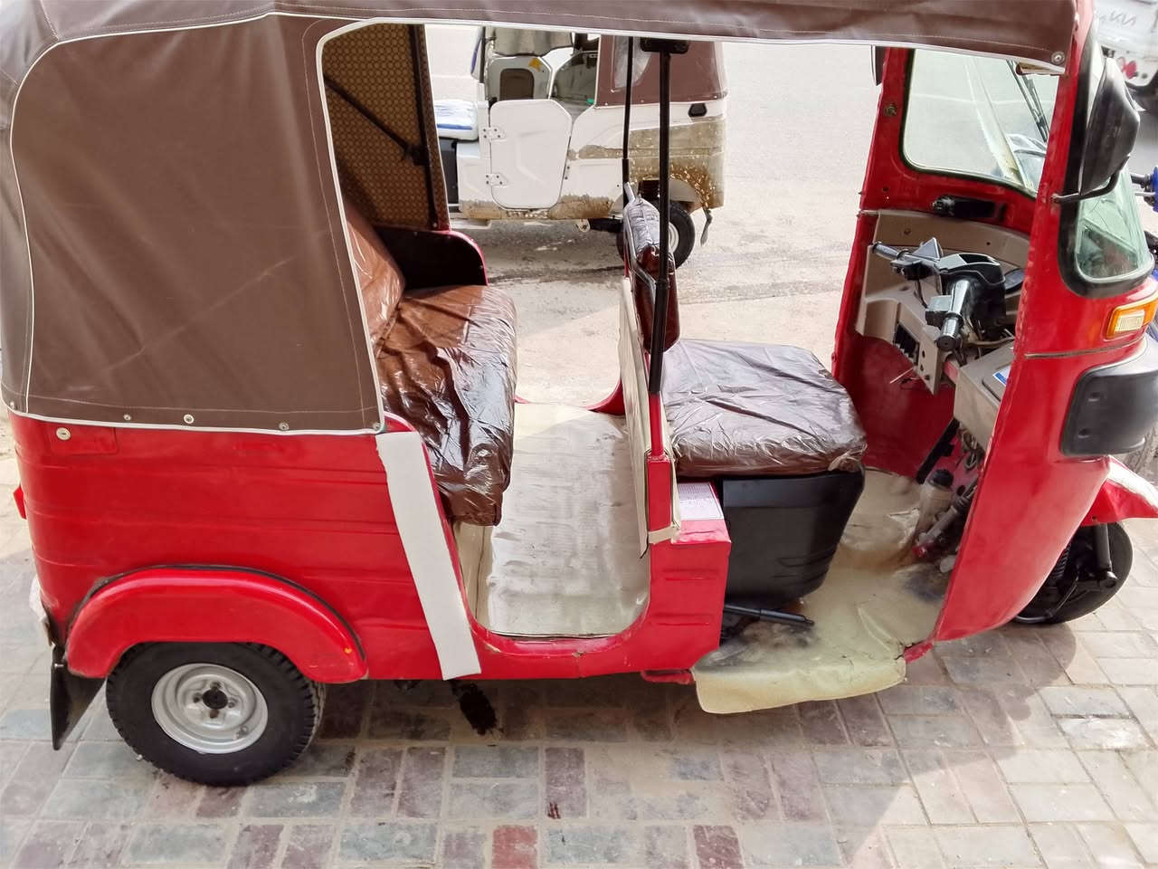 سلام عليكم تكتك طالعه ب18مديل17اوراق بسمي  كشر ومحرك وكهربائيات وحداديه طخم تاير جديد تكتك جاهزه للشغل السعر قفل 3600 مكاني كربلاء ***********
