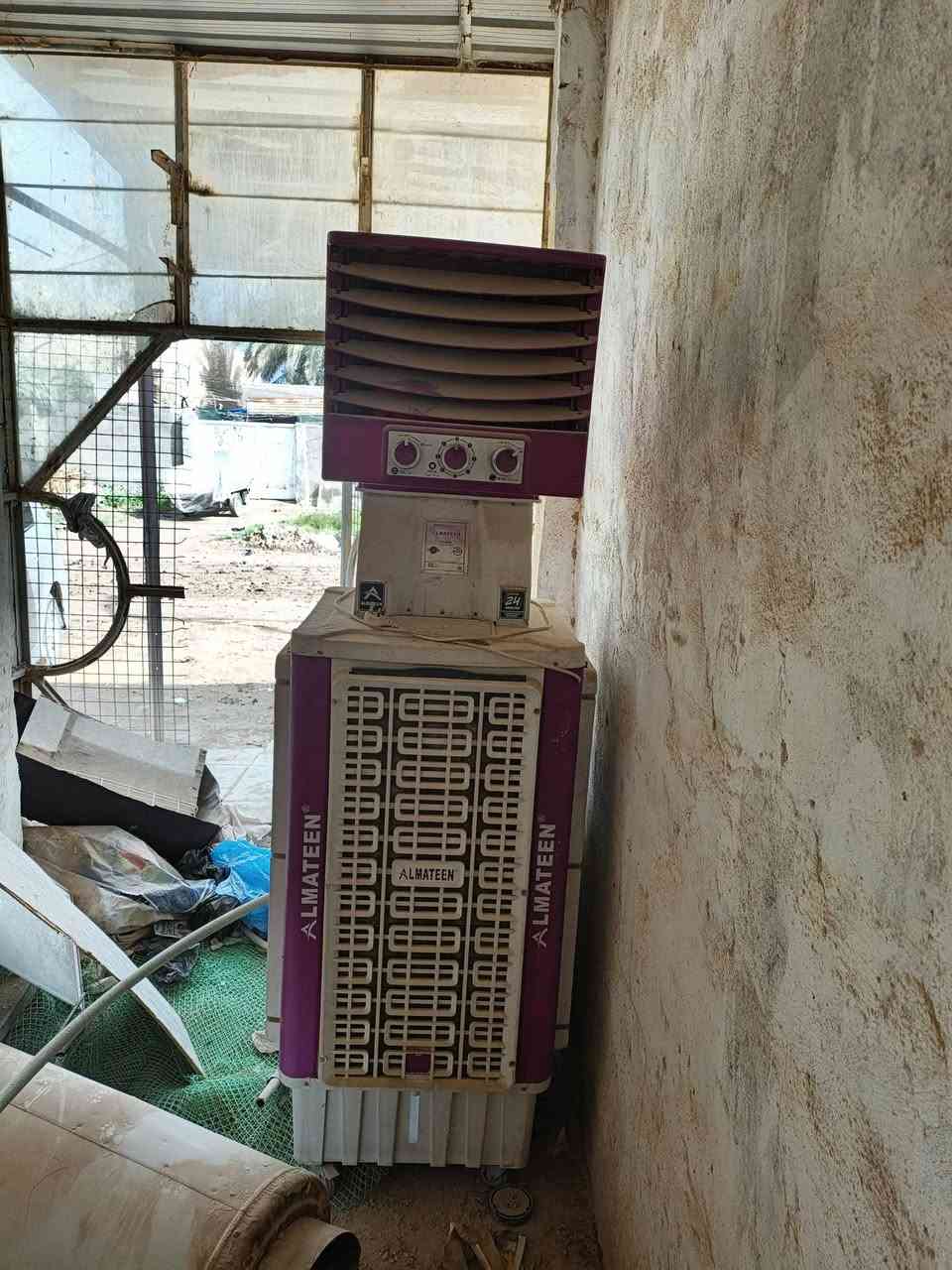 مبرده حجم كبير لبيع السعر 250 اخذتهه العام 450 شغاله ونطلك ضمان بيهه ***********
