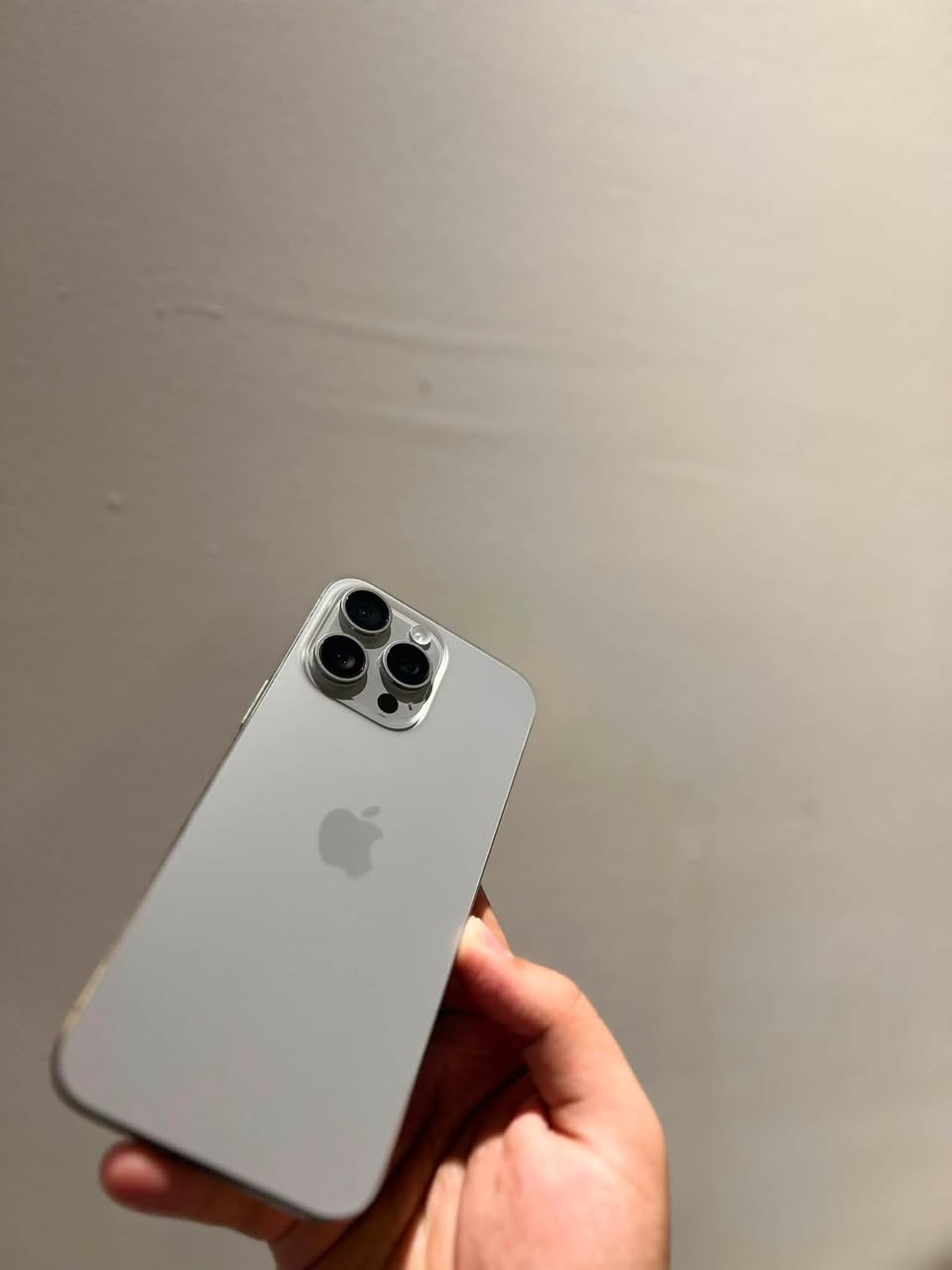 ايفون 15 برو ماكس 

ذاكره 256 
بطاريه 83 
سعره 950 
مكاني بغداد 
***********
