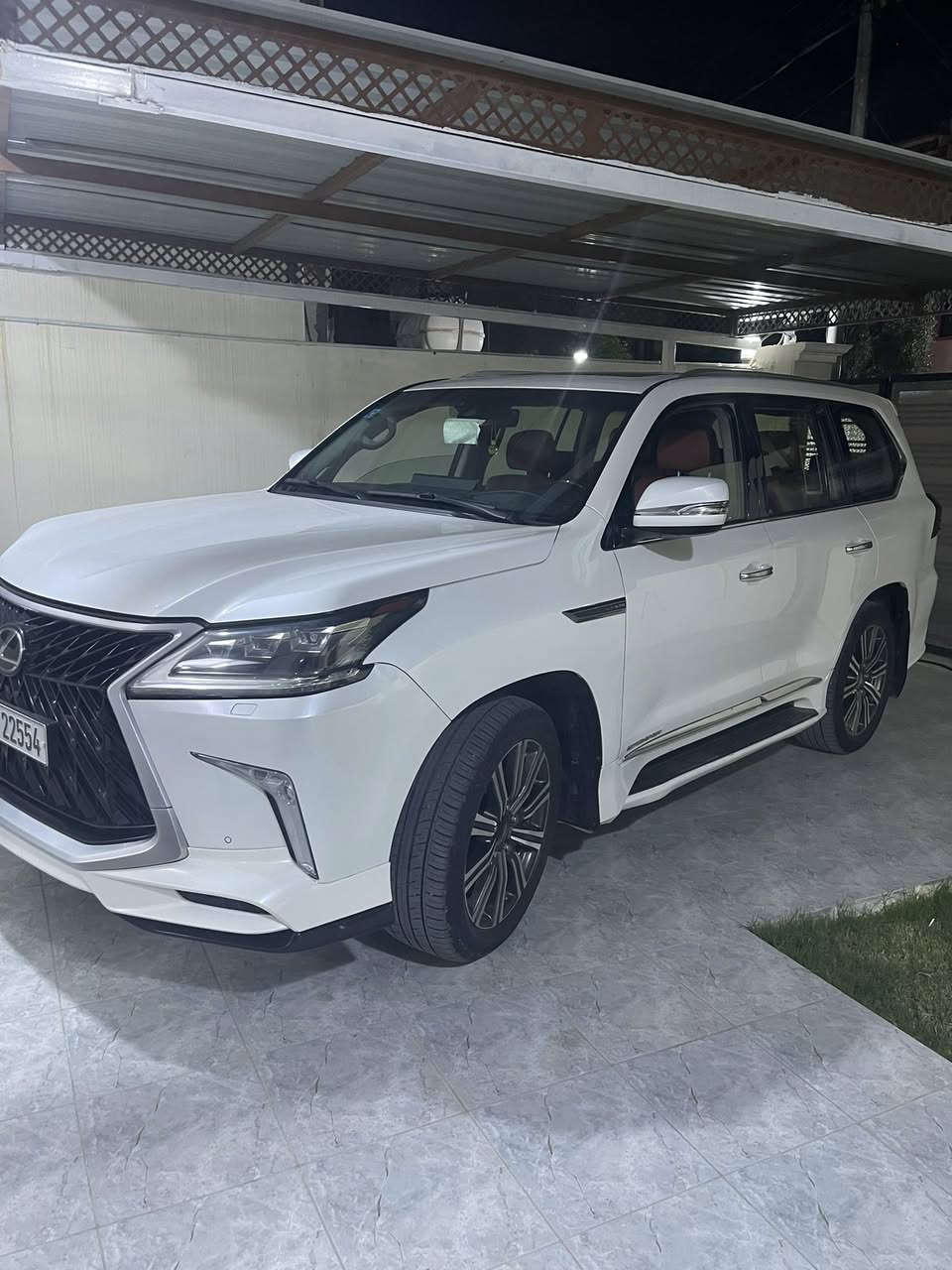 لكزز 570 LX  سوبر سبورت موديل 2017 لون ابيض رقم بغداد مميز كفالة عامة من الصبغ والحادث بحالة ممتازة جدا ماشية 185 الف  للبيع مستعجل السعر على الواتساب ***********
