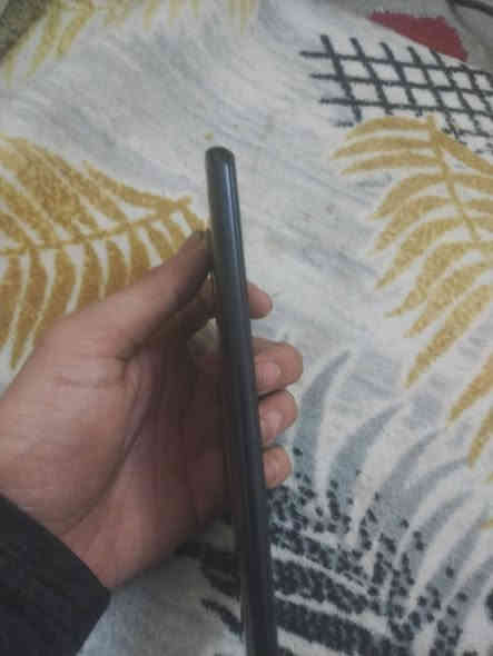 سلام عليكم جهاز للبيع واي 9 والضهر بي كسر مثل مداشوف الذاكره 128 مكاني بعقوبه كاطون الرازي السعر 75 وبي مجال مامتواجد ع الفيس ***********
