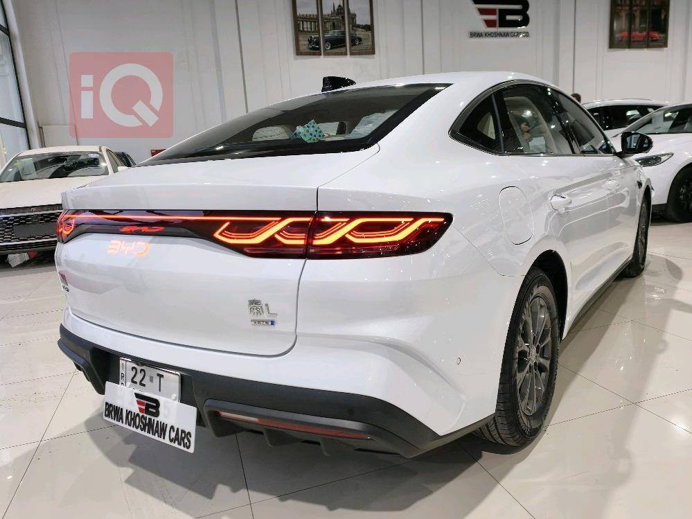 السلام عليكم  byd qin L
ماشية 1700قابلة للزيادة
موديل 2025 د
فئة الفول مواصفات ١٣ كاميرا 
قمارة حديد بدون فتحة
داخل زيتوني 
داش كام  
نقطة عمياء
مانع تصادم 
رادار 
تحديد مسار 
سياقة ذاتية
حساسات امامي خلفي مع اصطفاف ذاتي 
شاشة كبيرة 
تمشي بل شحنه وحدة على كهرباء 80 كيلو وازيد
مع كافة ملحقات وشاحنة اصلية 
باسمي رقم  اربيل   تحويل مباشر 
سعر راسلني اني حاضر لان سعر مو ثابت 
منشور مامسحة لما تنباع سيارة لو ورى سنة 
مكانه بغداد
 اتصال او واتساب
تواصل رقم *********** بغداد, العراق
