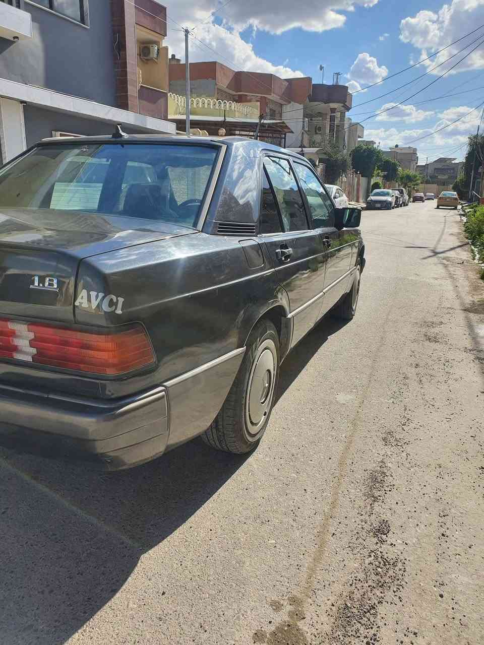 السلام عليكم 
المزيونة للبيع لعشاق التميز والكلاسك 
مارسدس 1990 طيارين 

للأستفسار 
***********

‭0771 692 9521‬
